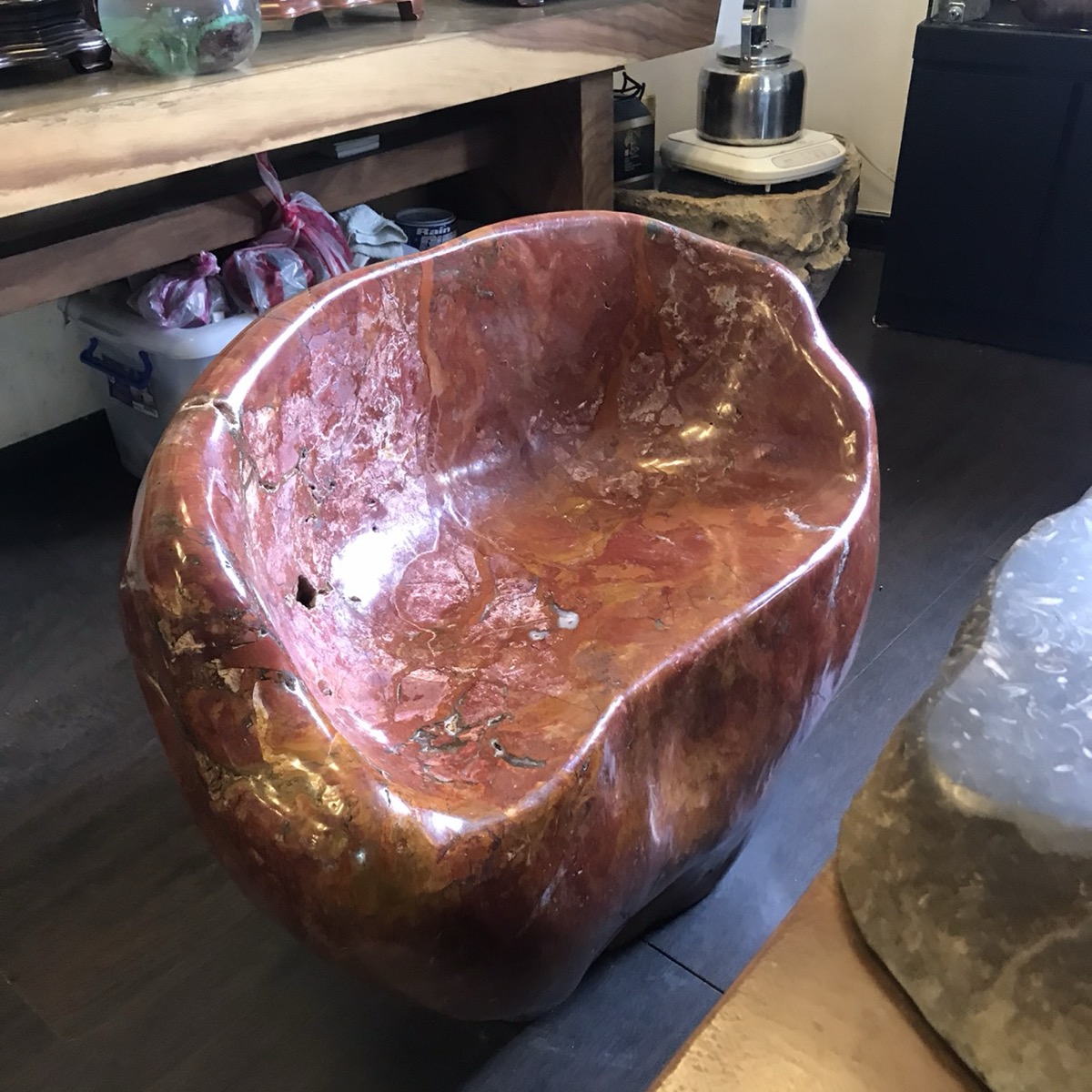 紅碧玉石椅